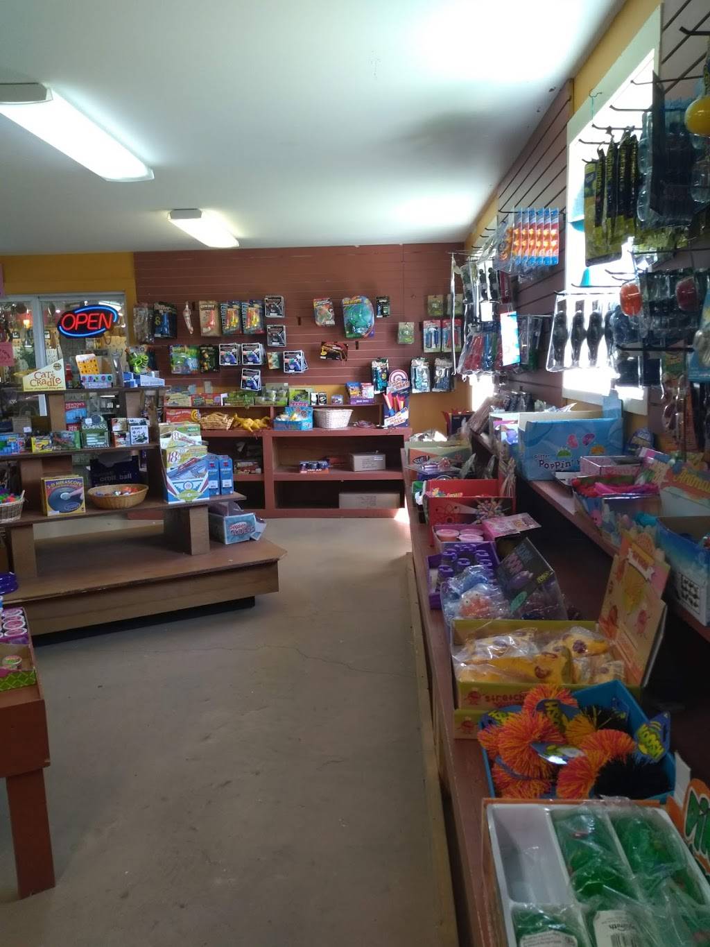 Perrys Nut House | meal takeaway | 45 Searsport Ave, Belfast, ME 04915, USA | 2073381630 OR +1 207-338-1630