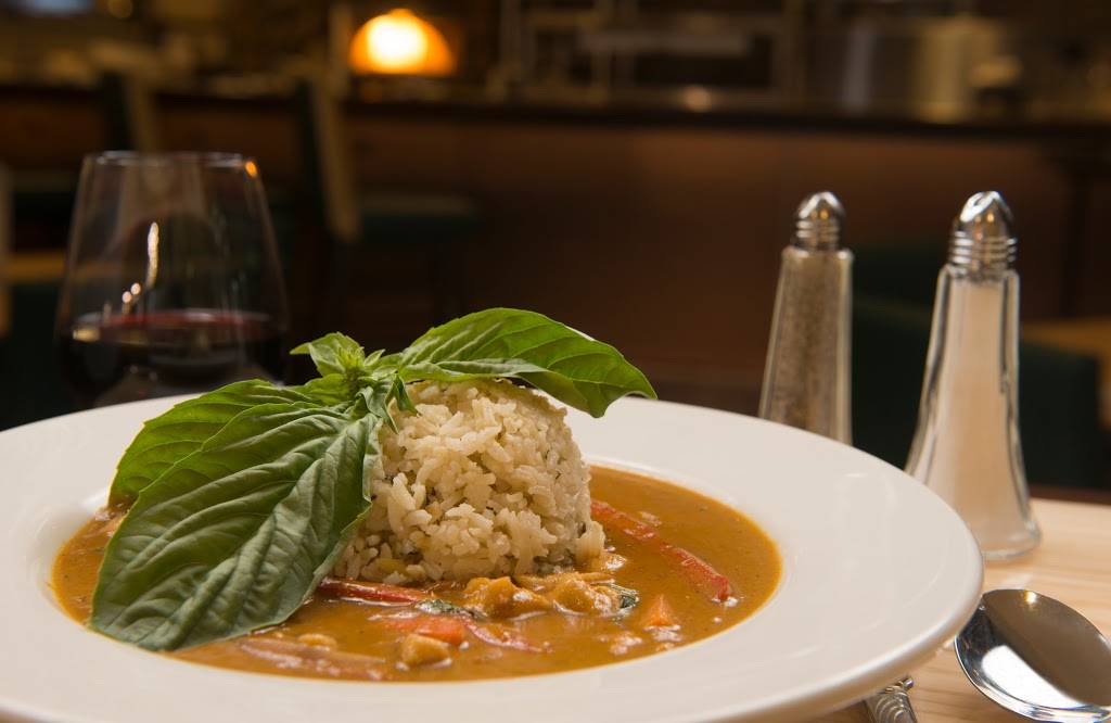 Varsity Sports Grill | restaurant | 3550 Providence Dr, Anchorage, AK 99508, USA | 9077867835 OR +1 907-786-7835