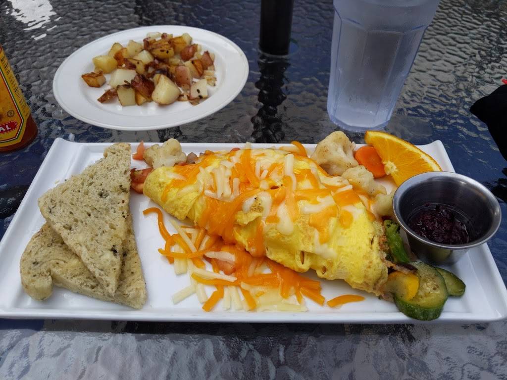 Cold Creek Restaurant | restaurant | 185 S. Benzie Blvd, 1st Floor, Beulah, MI 49617, USA | 2313351247 OR +1 231-335-1247