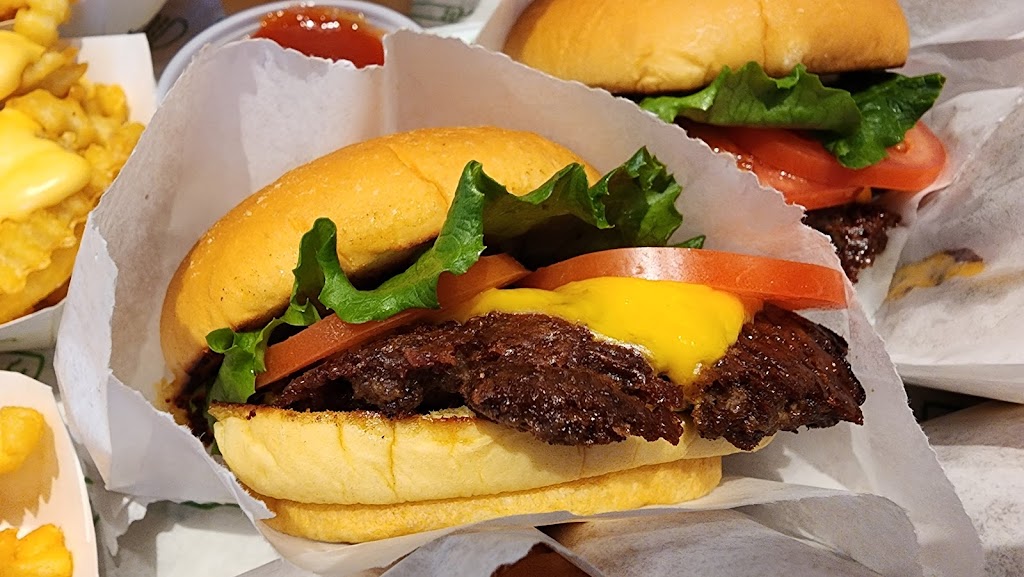 Shake Shack Silverlake | restaurant | 3903 Sunset Blvd, Los Angeles, CA 90029, USA | 3234848522 OR +1 323-484-8522