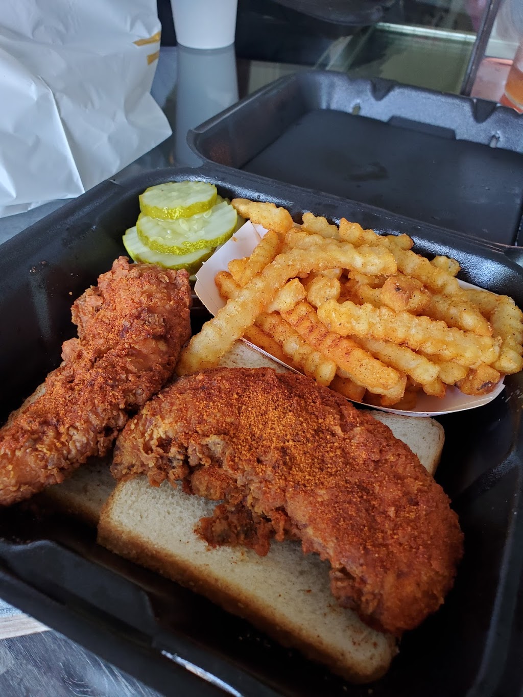 Dave’s Hot Chicken | restaurant | 2736 Showplace Dr, Naperville, IL 60564, USA | 6305260144 OR +1 630-526-0144