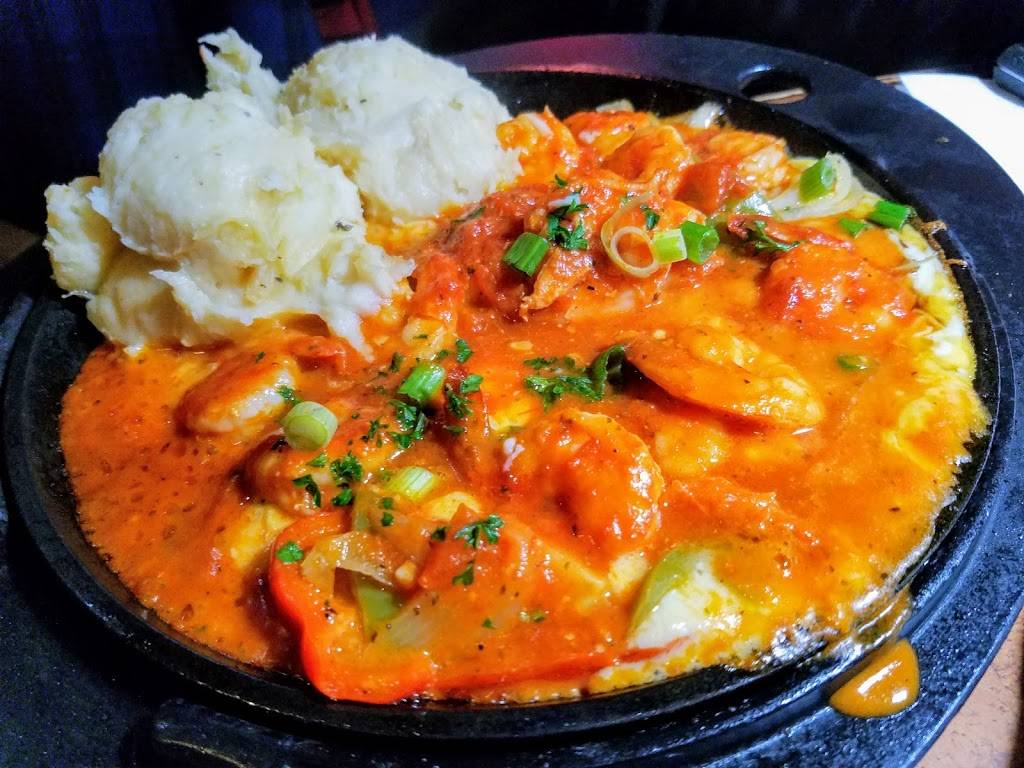 TGI Fridays | restaurant | 3535 Hempstead Turnpike, Levittown, NY 11756, USA | 5167961549 OR +1 516-796-1549