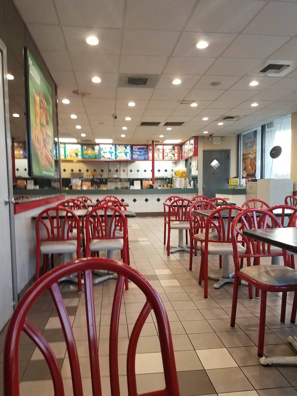 Nathans Famous | restaurant | 3380 Hillside Avenue, New Hyde Park, NY 11040, USA | 5162469440 OR +1 516-246-9440