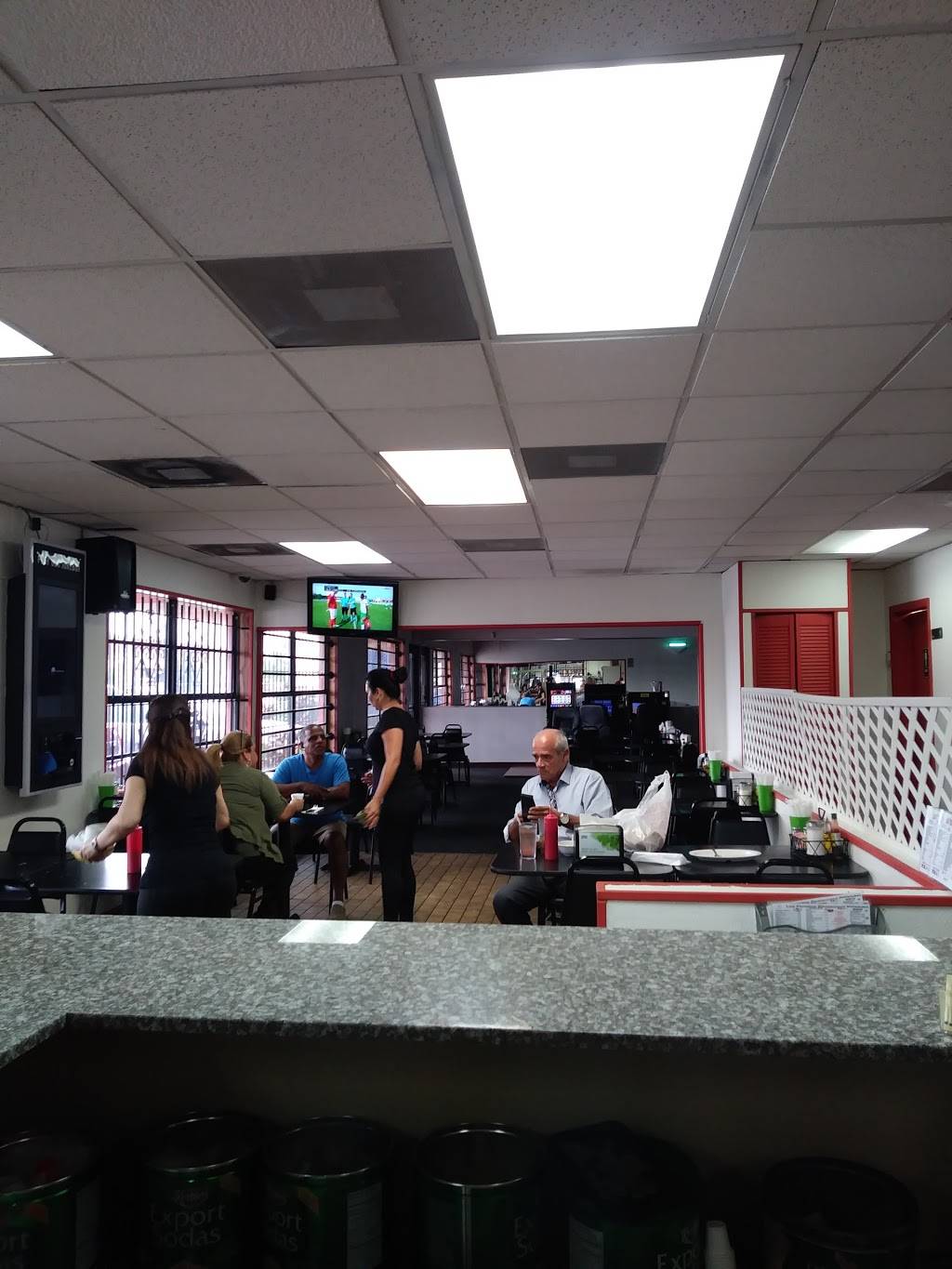 Los Parados Cafeteria | restaurant | 5394 NW 72nd Ave, Miami, FL 33166, USA | 3058841378 OR +1 305-884-1378