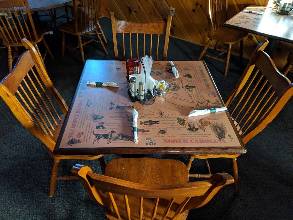 Gingers Hide Away LLC | restaurant | 302 E Lake St, Horicon, WI 53032, USA | 9204854856 OR +1 920-485-4856