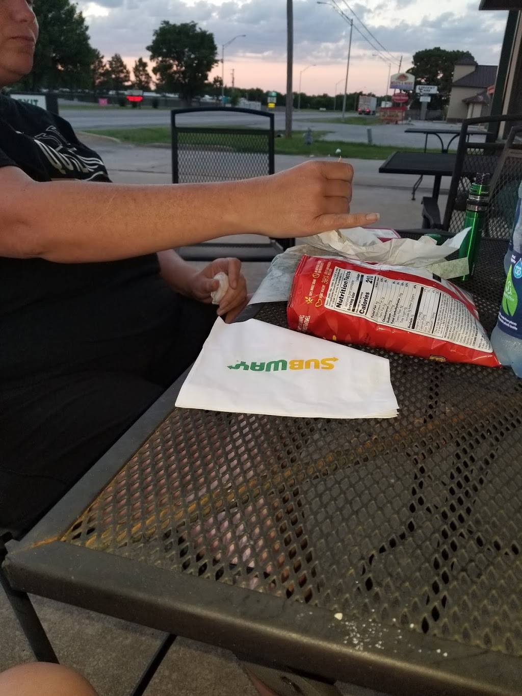 Subway | restaurant | 1425 S Dewey Ave, Wagoner, OK 74467, USA | 9184857585 OR +1 918-485-7585