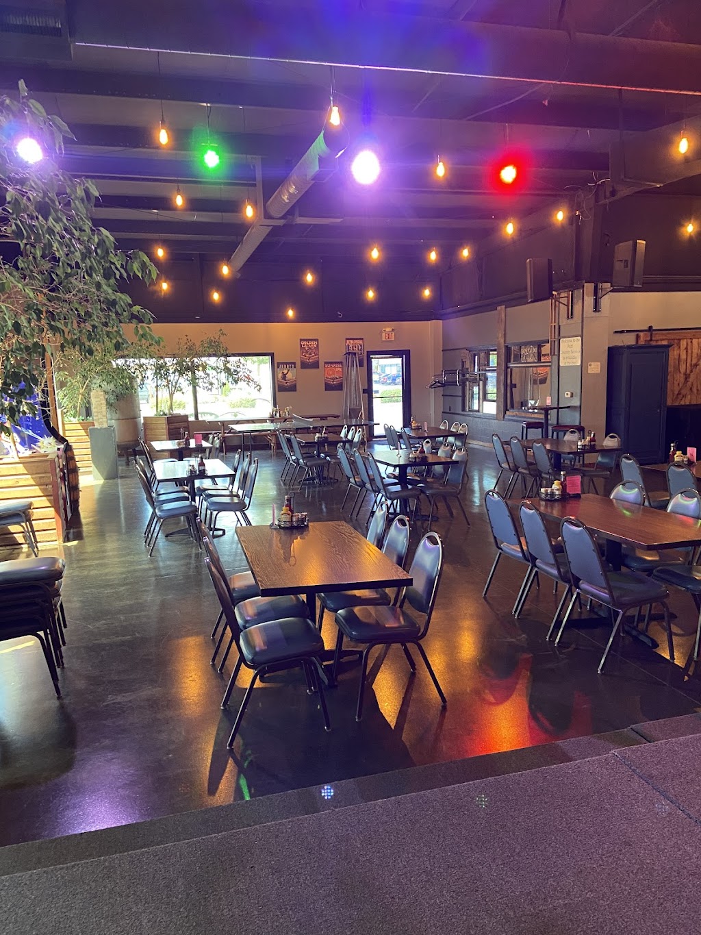 Wild River Pub and Public House | restaurant | 533 NE F St, Grants Pass, OR 97526, USA | 5414744456 OR +1 541-474-4456