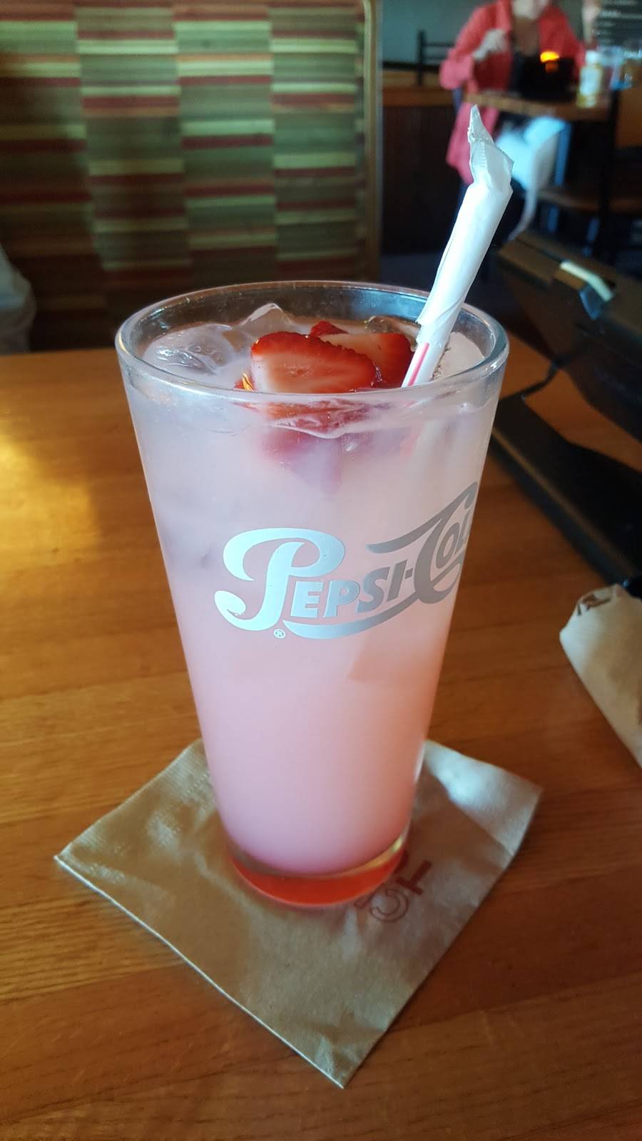 Applebees Grill + Bar | restaurant | 2875 S 9th St, Salina, KS 67401, USA | 7858278385 OR +1 785-827-8385