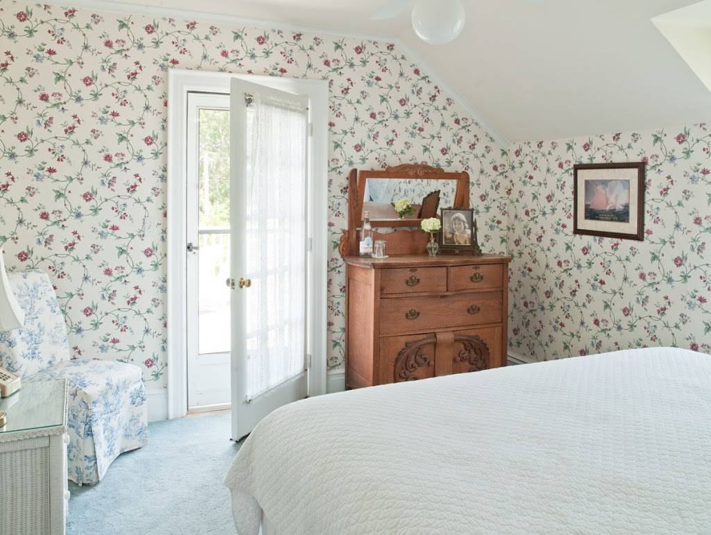 Rams Head Inn | restaurant | 108 S Ram Island Dr, Shelter Island Heights, NY 11965, USA | 6317490811 OR +1 631-749-0811