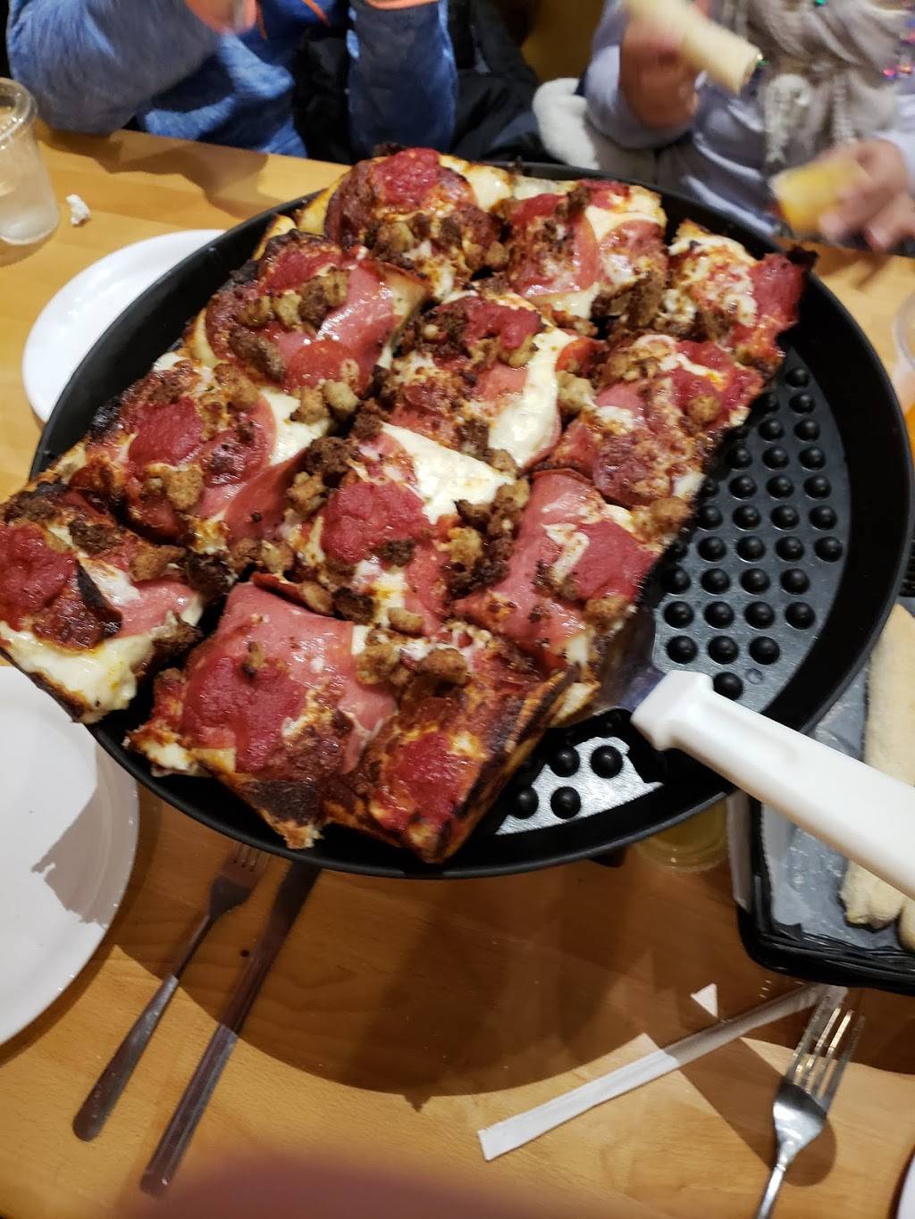 Noble Roman’s Pizza | restaurant | 1438 W Main St, Carmel, IN 46032, USA | 3178463377 OR +1 317-846-3377