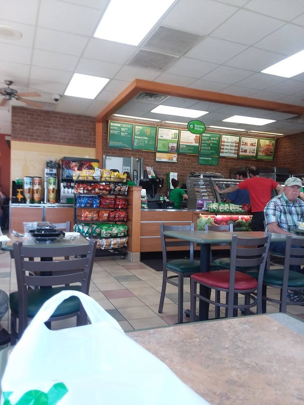 Subway | restaurant | 120 N Van Buren St, Shipshewana, IN 46565, USA | 2607684313 OR +1 260-768-4313