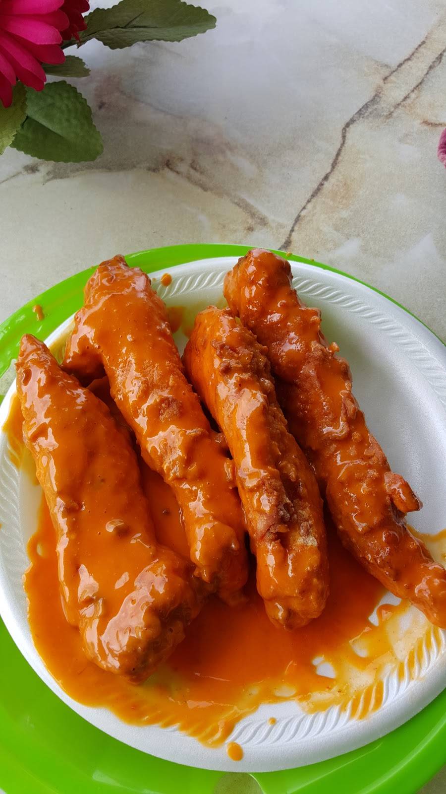 Lips To Go | restaurant | 1000 N Roosevelt Ave Ste 4, Burlington, IA 52601, USA | 3197585477 OR +1 319-758-5477