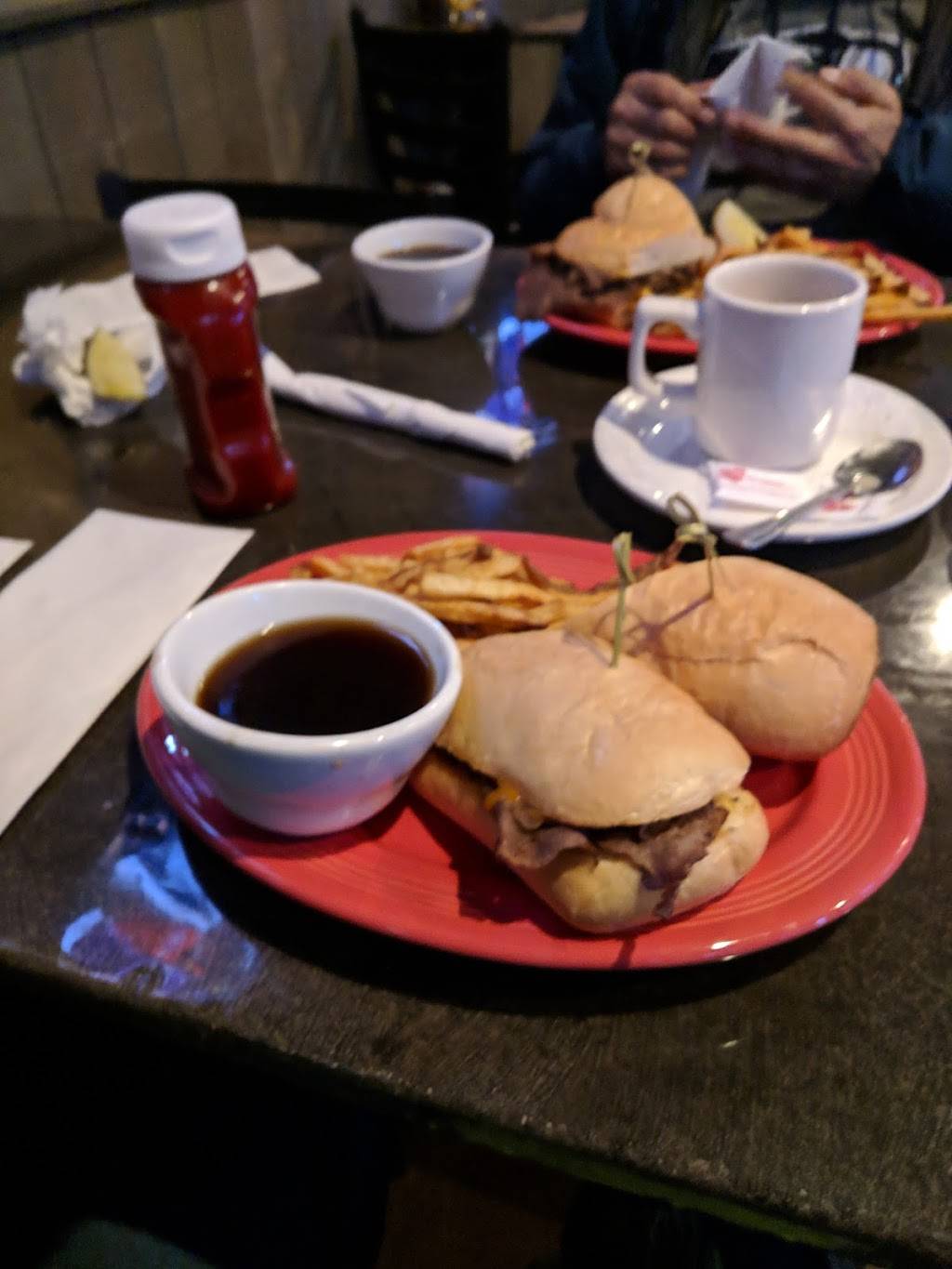 Charlies Bar & Grill | restaurant | 620 4th Ave E, Olympia, WA 98501, USA | 3607868181 OR +1 360-786-8181