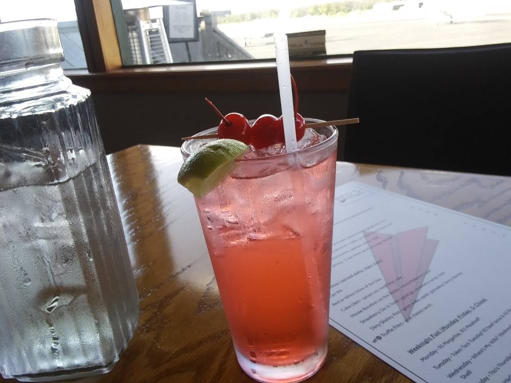 REDS AT THE SKYROOM | restaurant | 900 Sky Park Dr, Lakeport, CA 95453, USA | 7073499812 OR +1 707-349-9812