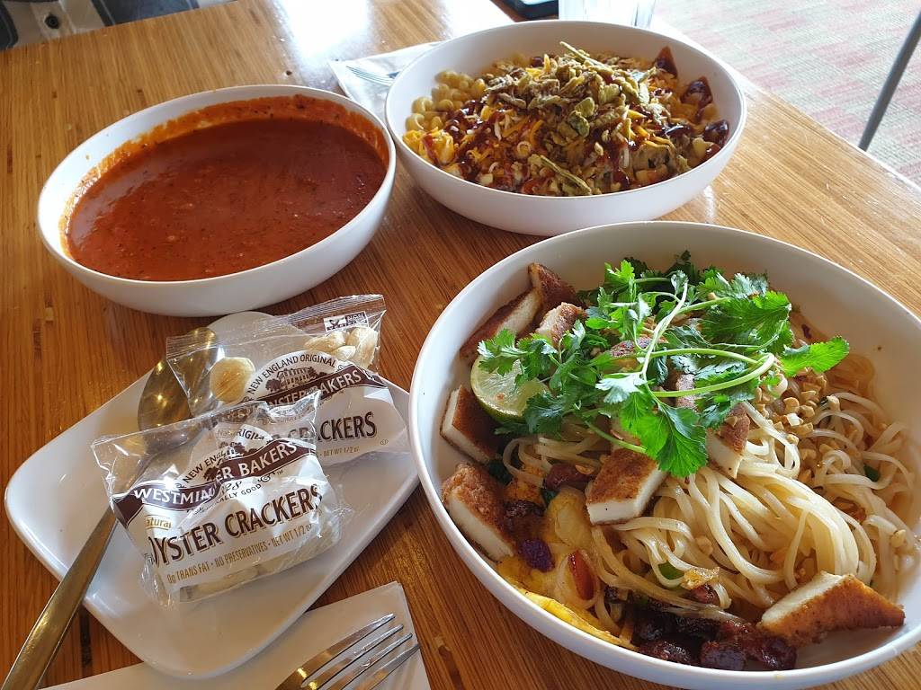 Noodles and Company | restaurant | 3121 North Oakland Ave, E Kenwood Blvd, Milwaukee, WI 53211, USA | 4149629100 OR +1 414-962-9100