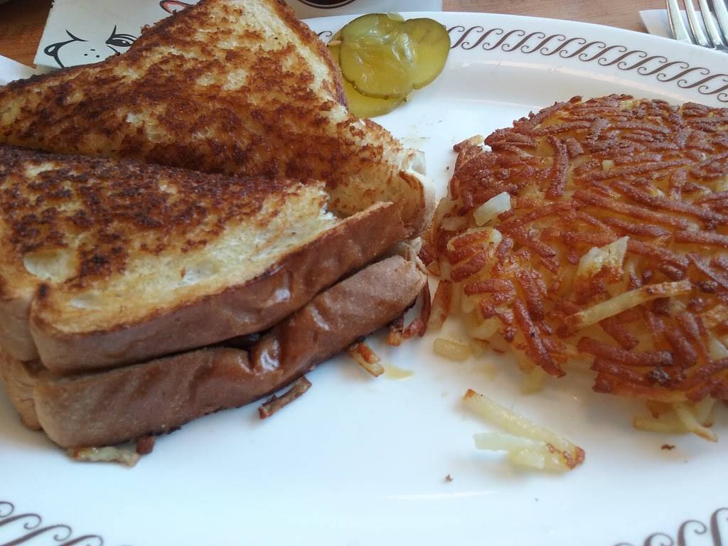 Waffle House | meal takeaway | 201 E County Line Rd, Littleton, CO 80122, USA | 3037381000 OR +1 303-738-1000