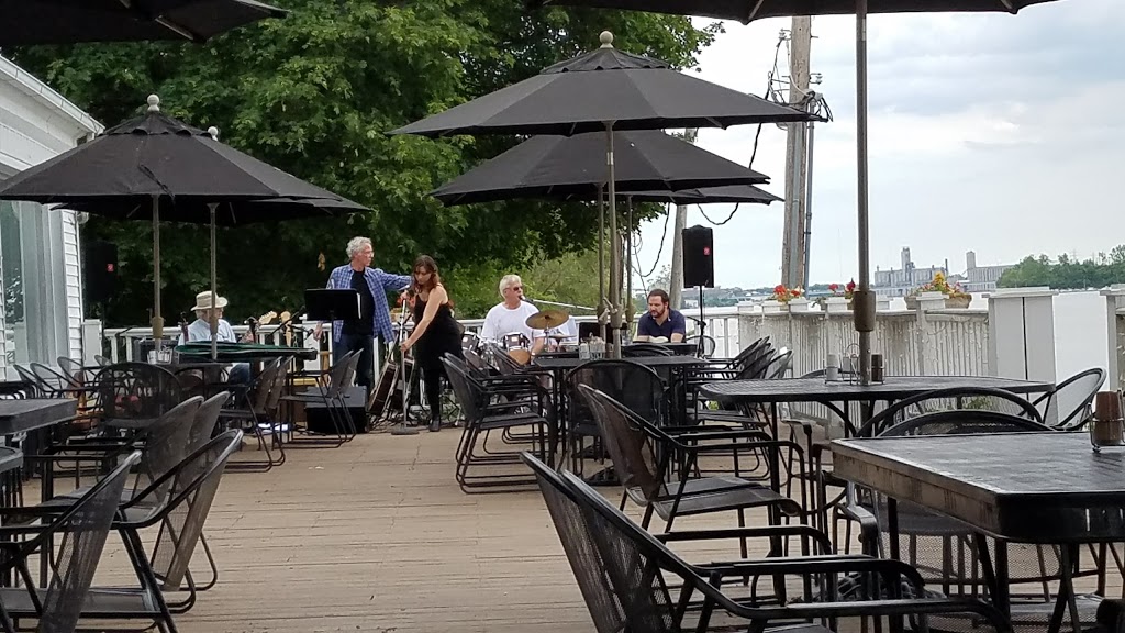 Maumee River Yacht Club | restaurant | 2735 Broadway St, Toledo, OH 43609, USA | 4193823625 OR +1 419-382-3625