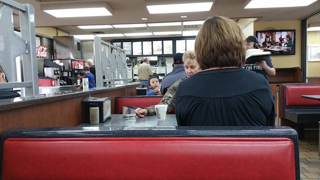 Carls Jr. | restaurant | 2104 W Broadway Ave, Sulphur, OK 73086, USA | 5806223525 OR +1 580-622-3525