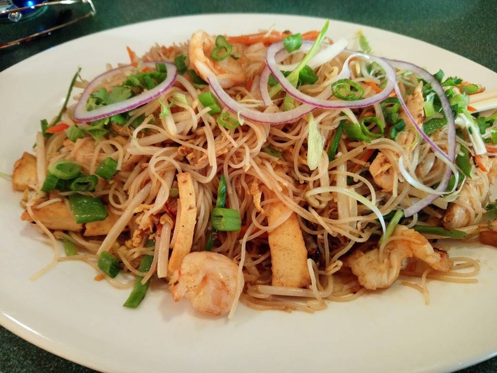 Pho Mango | restaurant | 1550 Huron Church Rd, Windsor, ON N9C 3Z3, Canada | 5192589888 OR +1 519-258-9888