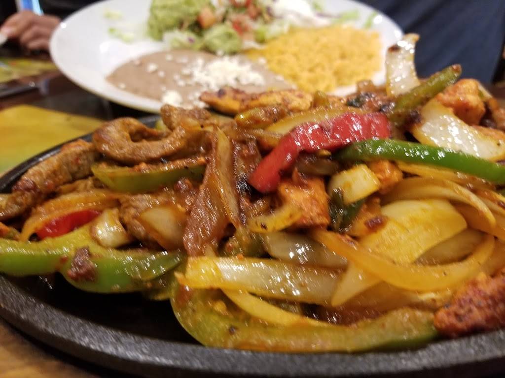 Brisas Del Mar | restaurant | 360 US-441, Lady Lake, FL 32159, USA | 3527758912 OR +1 352-775-8912