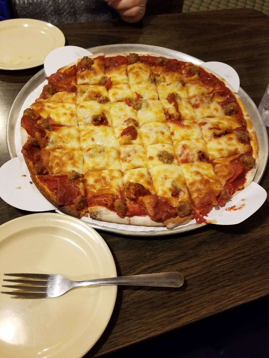 Carbones Pizzeria | meal delivery | 810 Lake St S, Forest Lake, MN 55025, USA | 6514647570 OR +1 651-464-7570