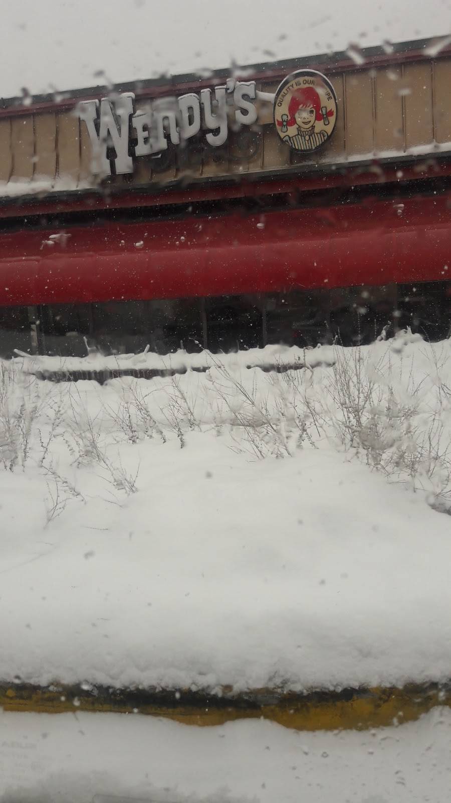 Wendys | restaurant | 5701 E Cir Dr W, Cicero, NY 13039, USA | 3154581722 OR +1 315-458-1722