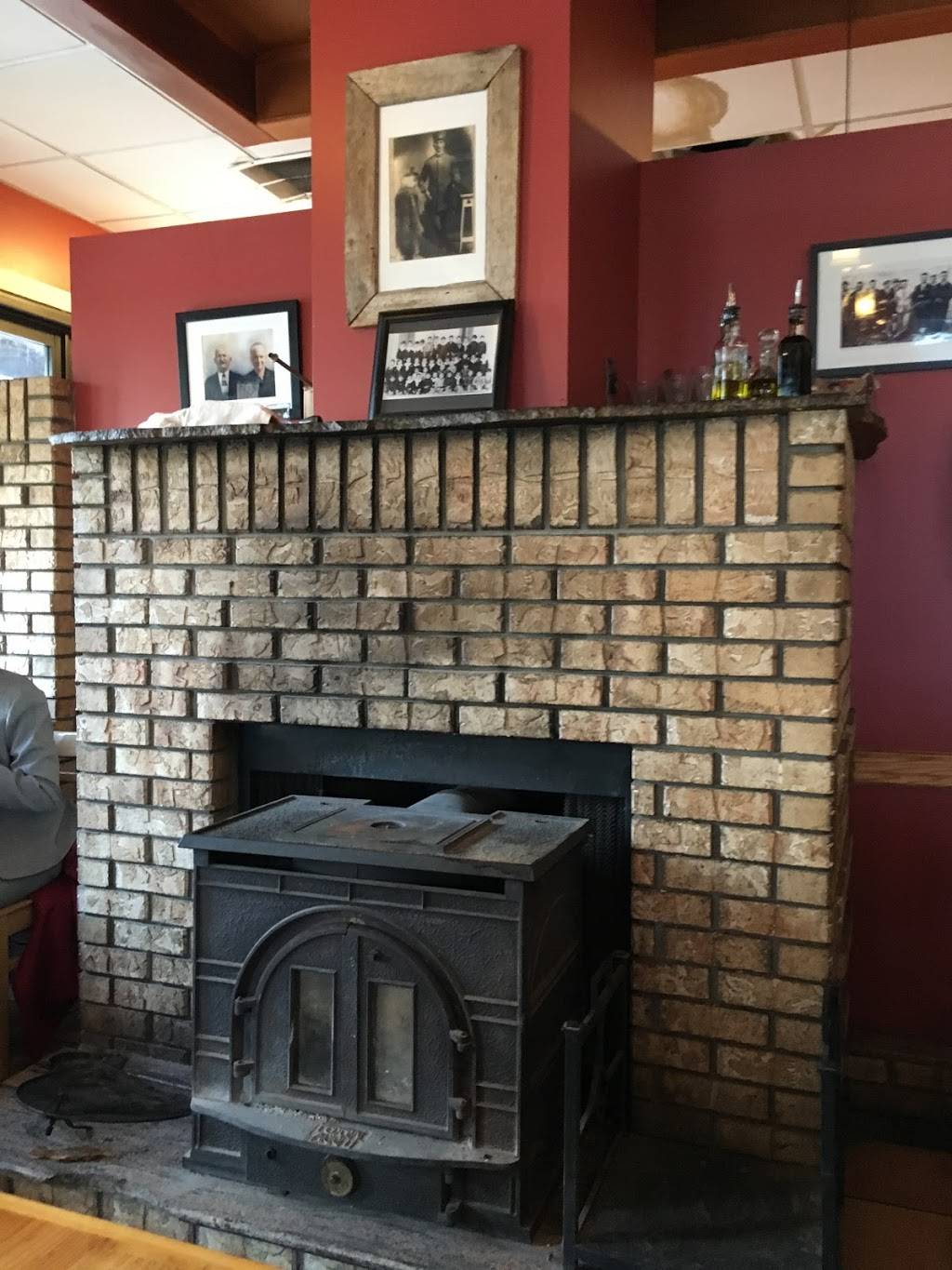 Sacs Place | restaurant | 2541 Broadway, Queens, NY 11106, USA | 7182045002 OR +1 718-204-5002