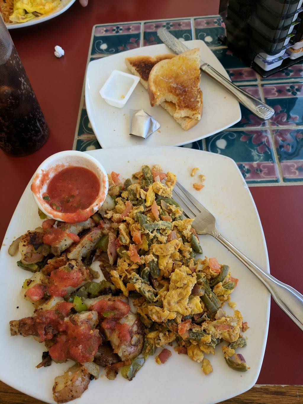 Foxys Landing & Restaurant | restaurant | 4725 William J Barnes Ave, Lancaster, CA 93536, USA | 6619492284 OR +1 661-949-2284