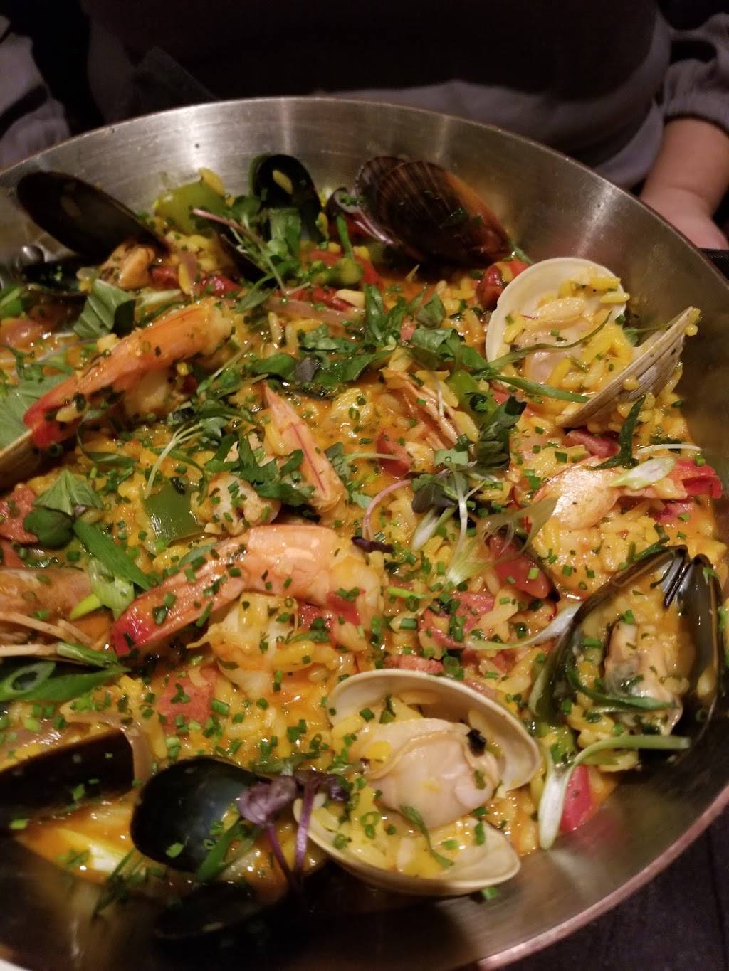 Blacks Bar & Kitchen | restaurant | 7750 Woodmont Ave, Bethesda, MD 20814, USA | 3016525525 OR +1 301-652-5525