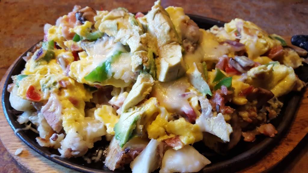 Huckleberrys | restaurant | 222 E Bullard Ave, Fresno, CA 93710, USA | 5594409045 OR +1 559-440-9045