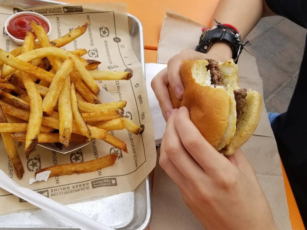 BurgerFi | restaurant | 15910 Pines Blvd, Pembroke Pines, FL 33027, USA | 9545891612 OR +1 954-589-1612