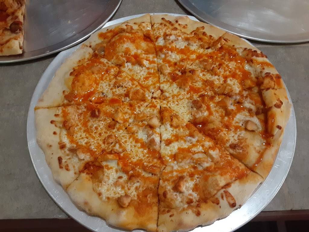 Gepettos Pizzeria and Catering | restaurant | 20 White St, Cohoes, NY 12047, USA | 5182443624 OR +1 518-244-3624