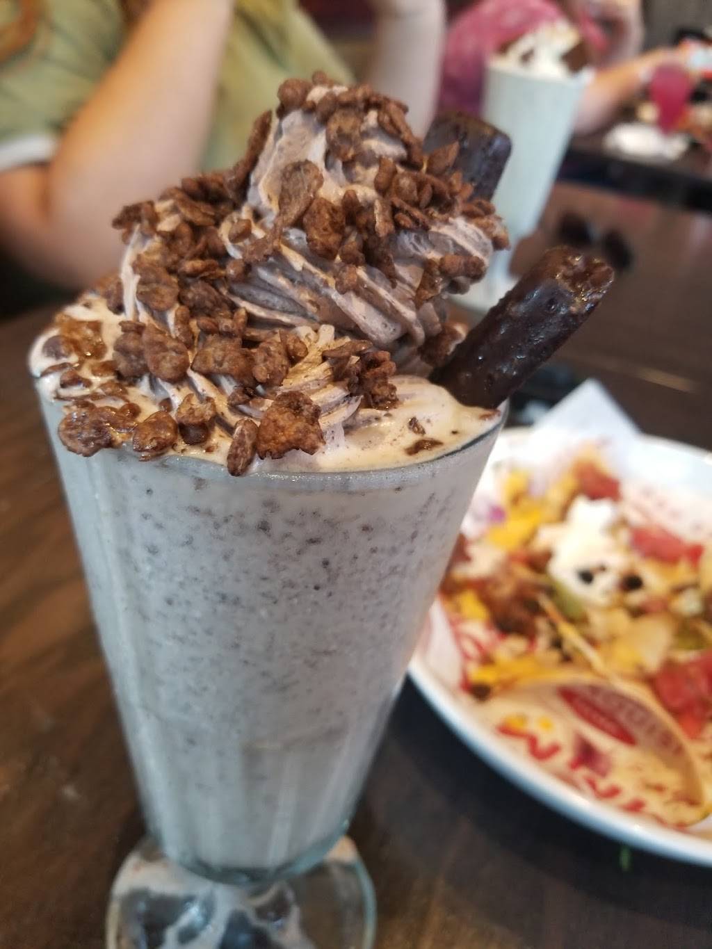 Red Robin Gourmet Burgers and Brews | restaurant | 75 Henry St, Commack, NY 11725, USA | 6313439430 OR +1 631-343-9430