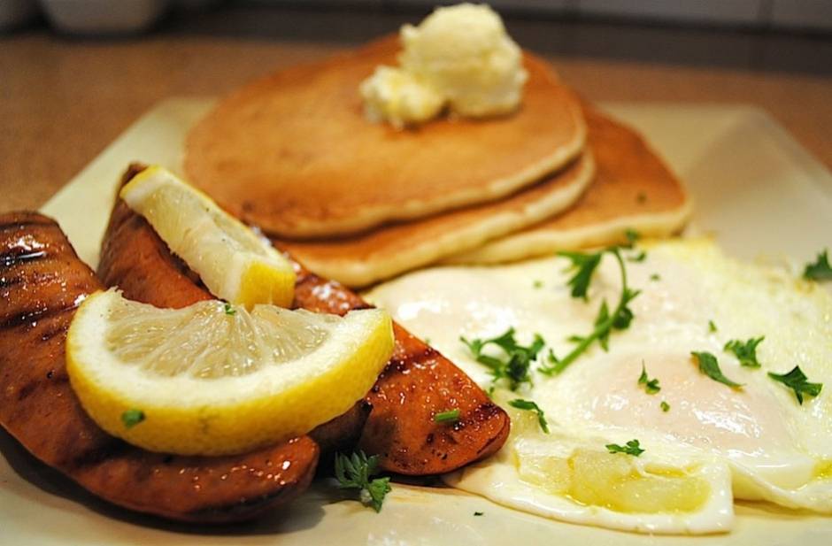 Guss Drive-In | restaurant | 1657 W 3rd St, Los Angeles, CA 90017, USA | 2134838885 OR +1 213-483-8885