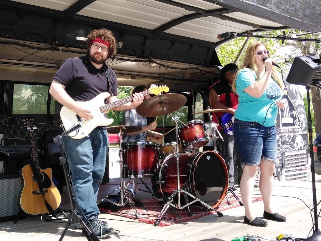 Slowride Roadhouse | restaurant | 1350 N 3rd St, Lawrence, KS 66044, USA | 7857492727 OR +1 785-749-2727