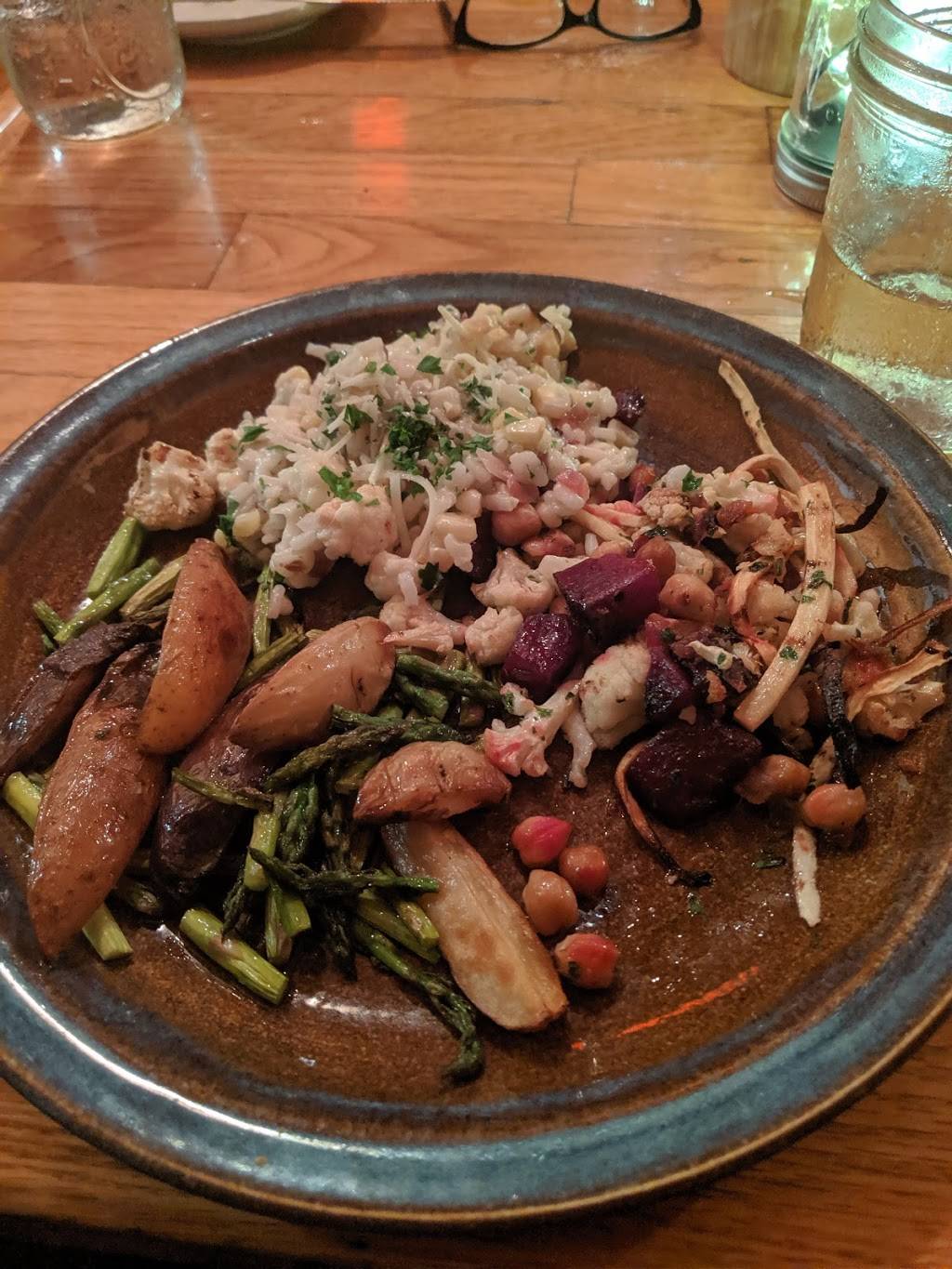 Lucky Hanks | restaurant | 218 Upper Main St, Edgartown, MA 02539, USA | 5089394082 OR +1 508-939-4082