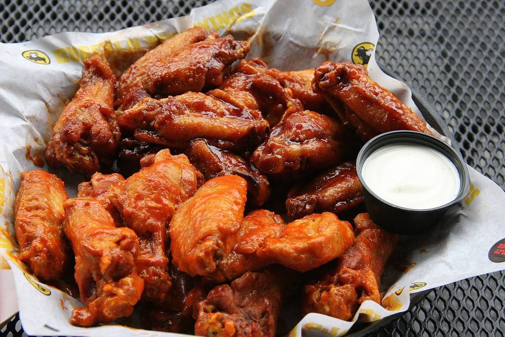 Buffalo Wild Wings | restaurant | 7060 Hollywood Blvd, Los Angeles, CA 90028, USA | 3234661721 OR +1 323-466-1721