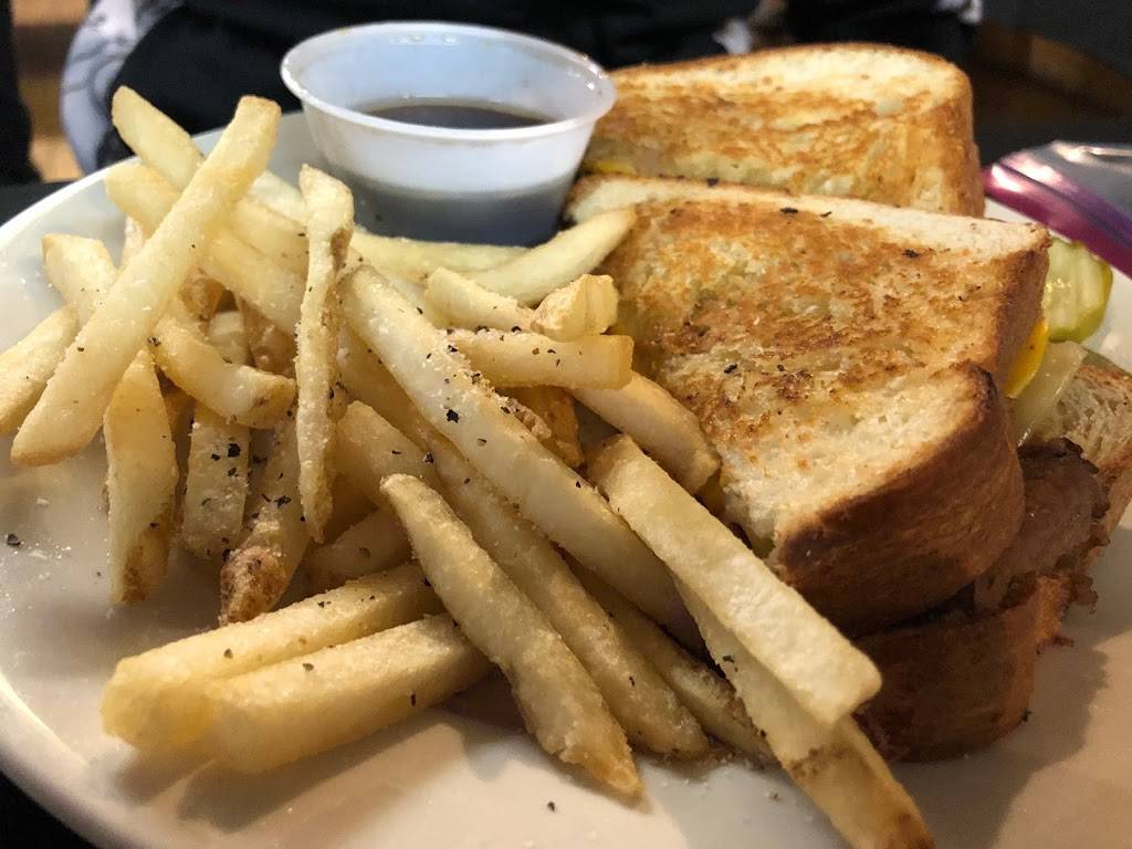 The Green Lantern Bar & Grill | restaurant | 13184 County Rd 8 SE, Brainerd, MN 56401, USA | 2187642323 OR +1 218-764-2323