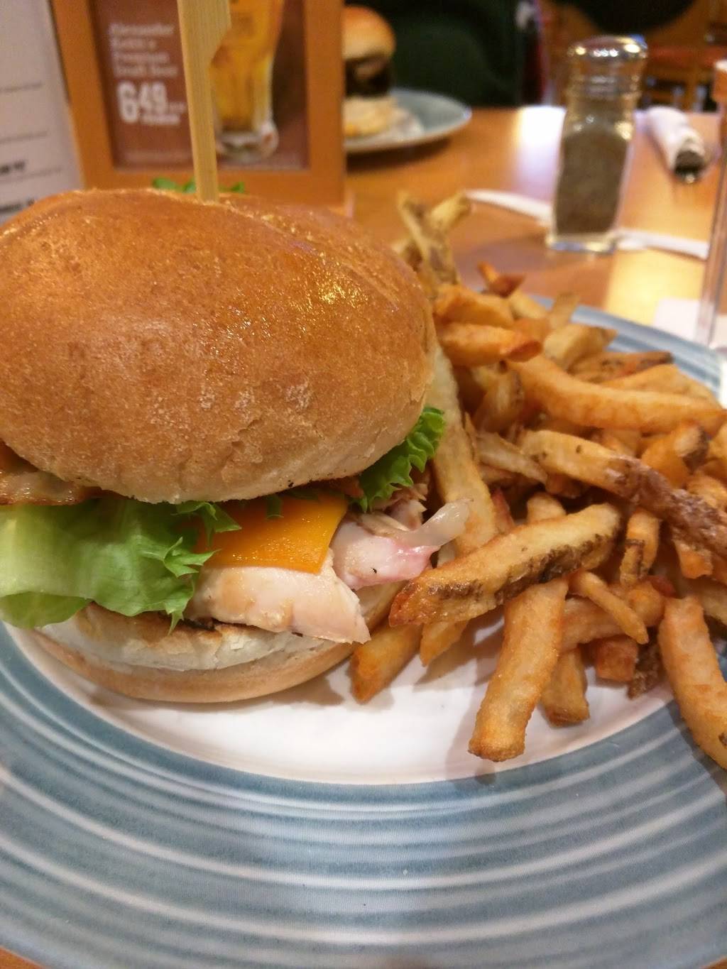 Swiss Chalet | restaurant | 2155 Leanne Blvd, Mississauga, ON L5K 2K8, Canada | 9058222040 OR +1 905-822-2040