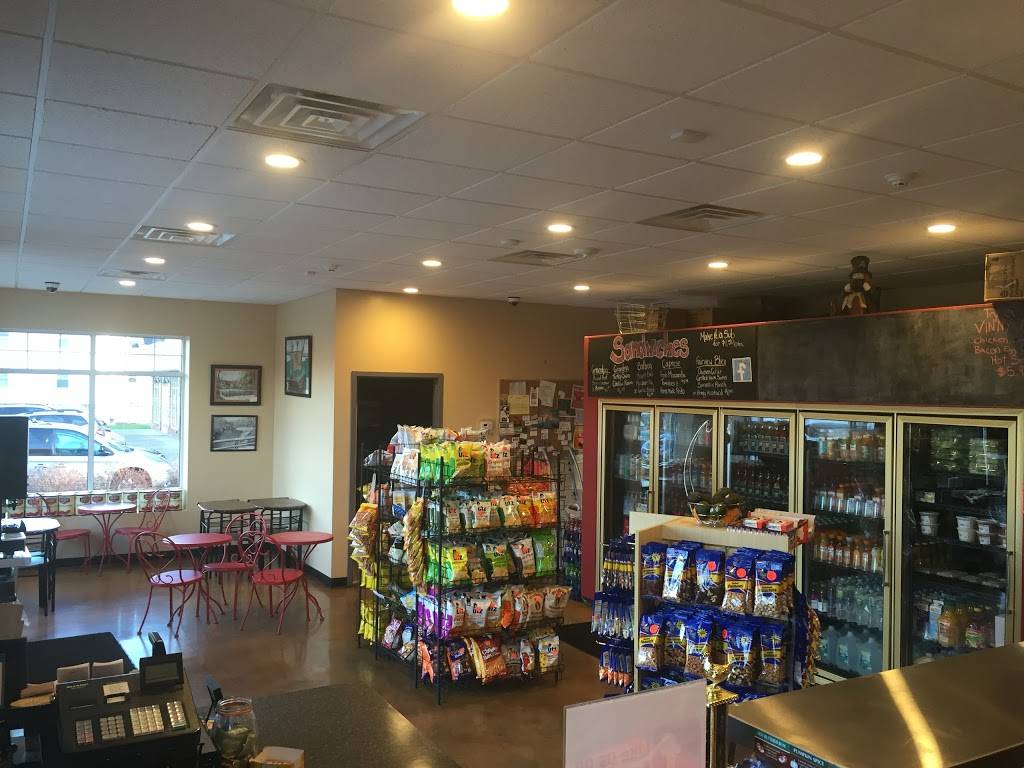 Shellys Deli (Poughkeepsie) | restaurant | 481 Violet Ave, Poughkeepsie, NY 12601, USA | 8454713663 OR +1 845-471-3663