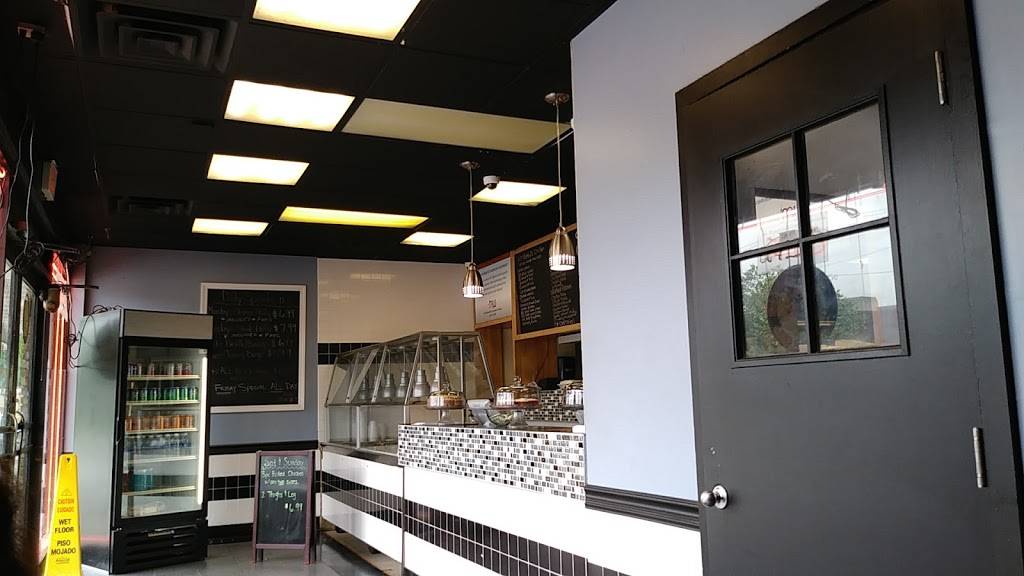 Mr Wonderfuls Chicken & Waffles | restaurant | 5354 Lee Rd, Maple Heights, OH 44137, USA | 2164759233 OR +1 216-475-9233