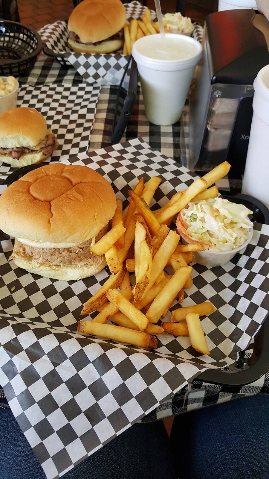 Bullies BBQ | restaurant | 3 Regency Pkwy, Hilton Head Island, SC 29928, USA | 8436867427 OR +1 843-686-7427