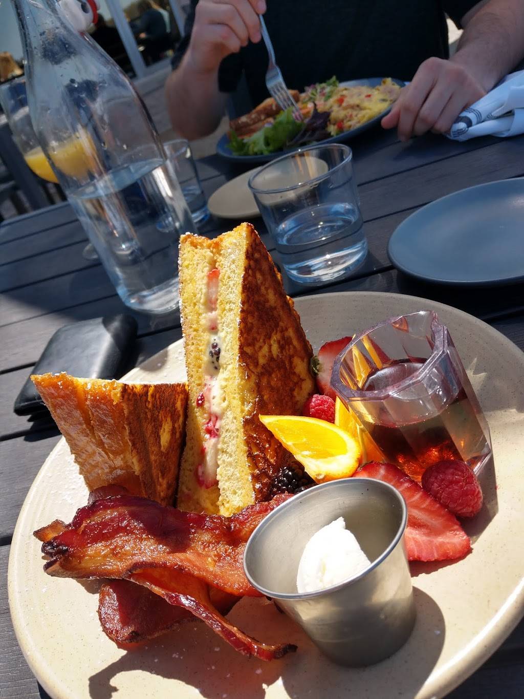 Cove lakeside bistro | restaurant | 9110 Portage Rd, Portage, MI 49002, USA | 2693505380 OR +1 269-350-5380