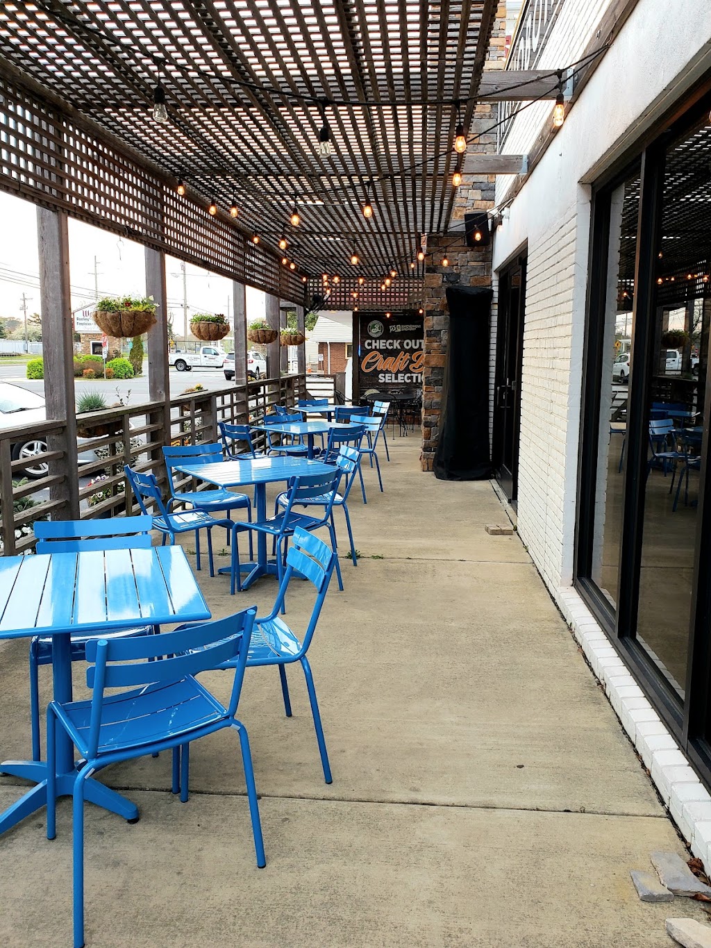 Rehoboth Ale House On the Mile | restaurant | 20859 Coastal Hwy, Rehoboth Beach, DE 19971, USA | 3025672921 OR +1 302-567-2921