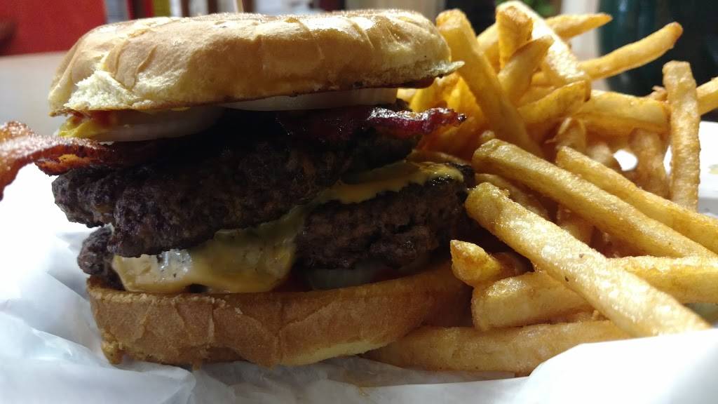 Mr Bs Coffee & Snack | restaurant | 315 Short St, Beloit, WI 53511, USA | 6082079684 OR +1 608-207-9684