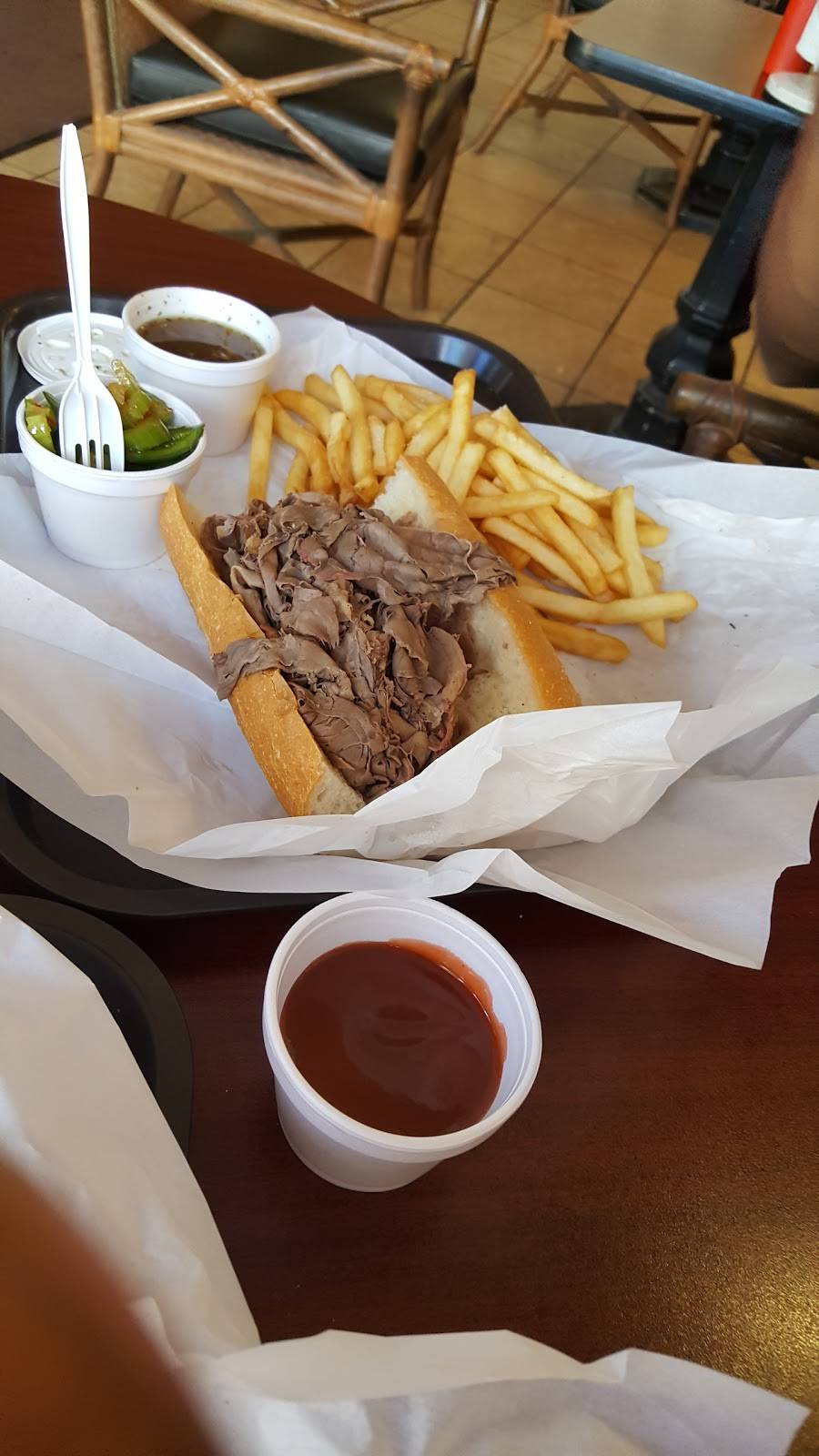 Jays Beef | restaurant | 2255 W North Ave, Chicago, IL 60647, USA | 7737722333 OR +1 773-772-2333