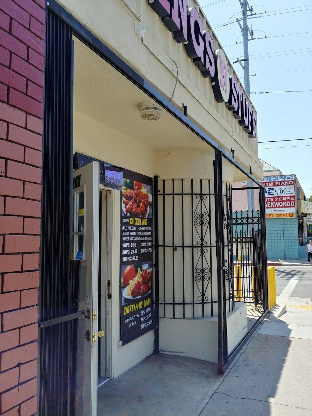 Wings N Stuff | restaurant | 3160 W Olympic Blvd, Los Angeles, CA 90006, USA | 3237950138 OR +1 323-795-0138