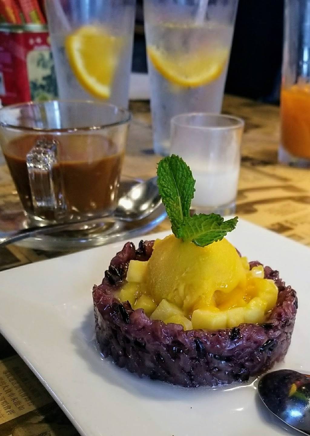 Hawkers Asian Street Fare | restaurant | 1103 N Mills Ave, Orlando, FL 32803, USA | 4072370606 OR +1 407-237-0606