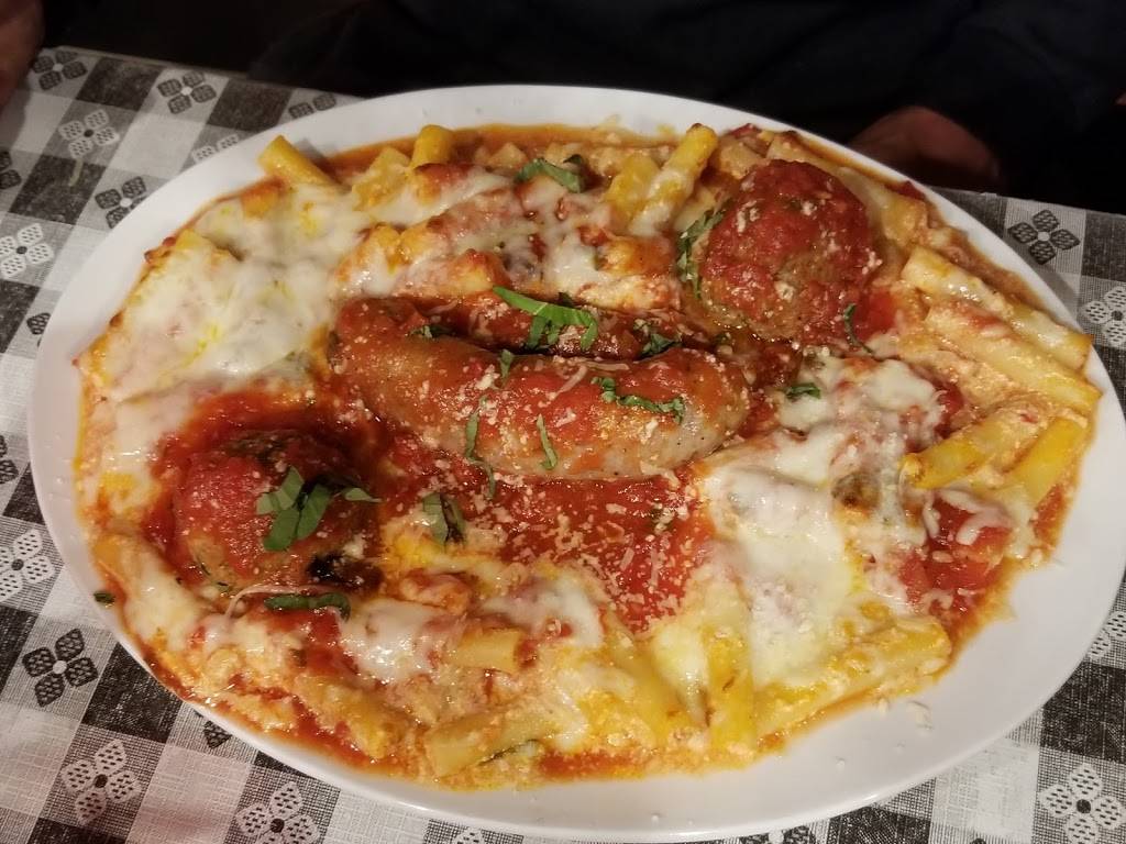 La Famiglia | restaurant | 992 Tamiami Trail, Port Charlotte, FL 33953, USA | 9412357492 OR +1 941-235-7492