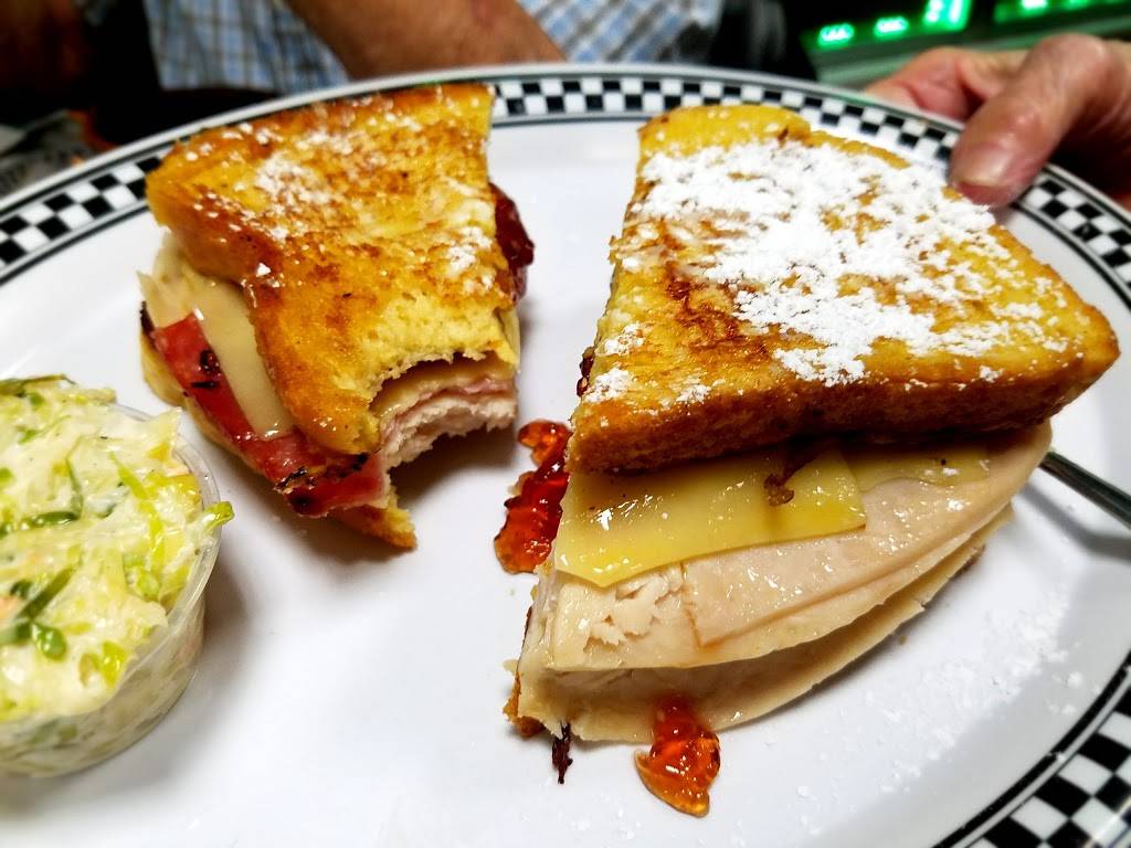 Krischs | restaurant | 11 Central Ave, Massapequa, NY 11758, USA | 5167973149 OR +1 516-797-3149